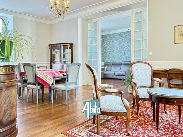 Maison 8 pièces 250 m²