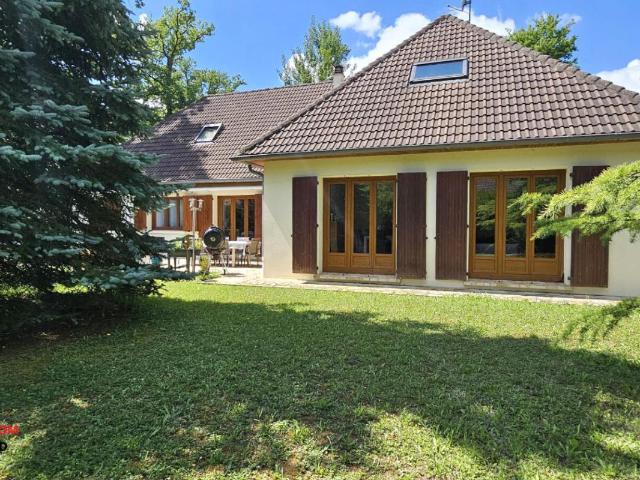 Maison 8 pièces 250 m²