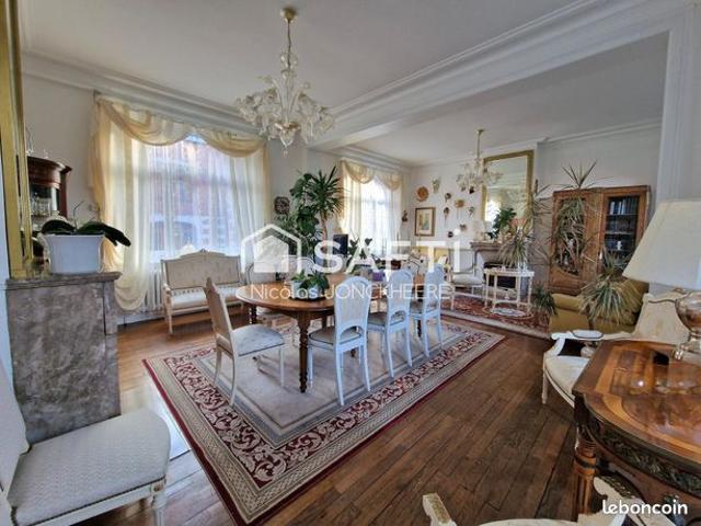 Maison 8 pièces 250 m²