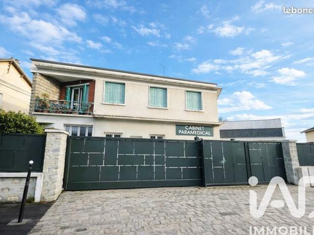 Maison 8 pièces 250 m²