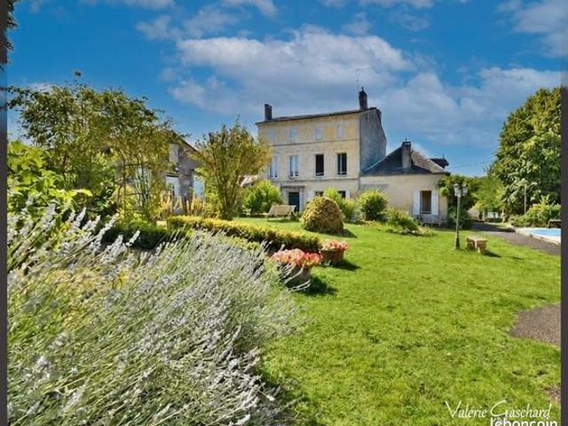Maison 8 pièces 250 m²