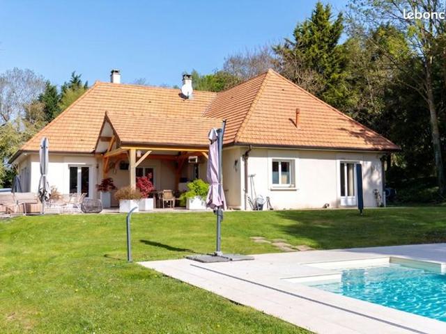 Maison 8 pièces 250 m²