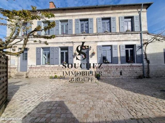 Maison 8 pièces 250 m²