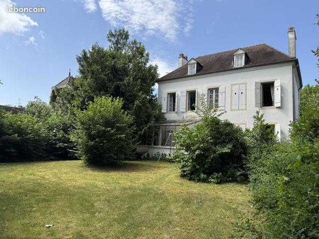 Maison 8 pièces 250 m²