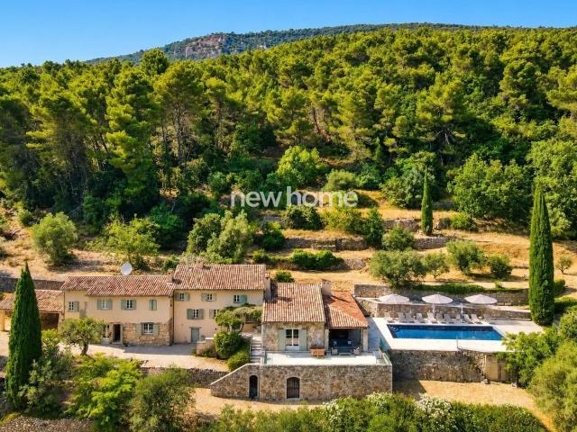 Maison 8 pièces 250 m²