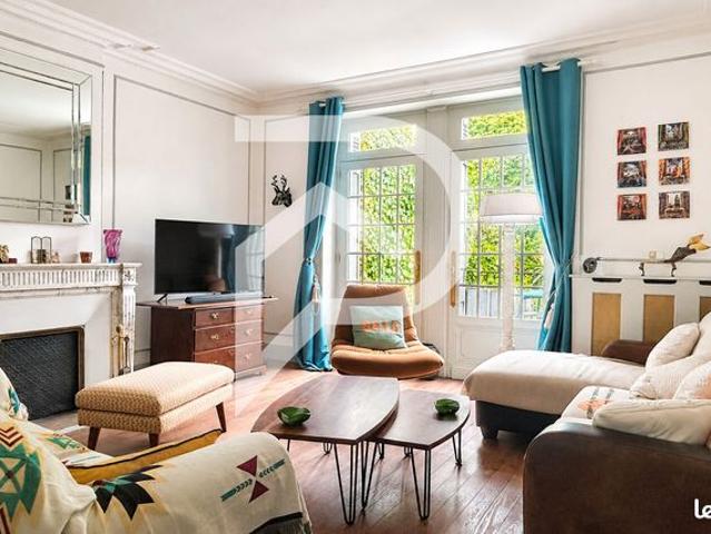 Maison 8 pièces 250 m²