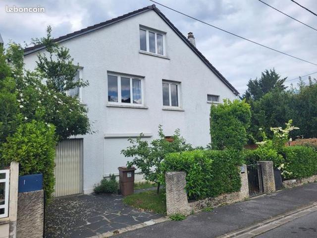 Maison 8 pièces 250 m²