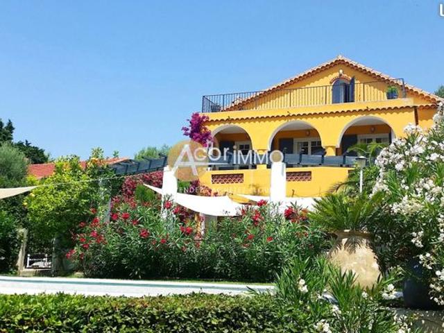 Maison 8 pièces 250 m²