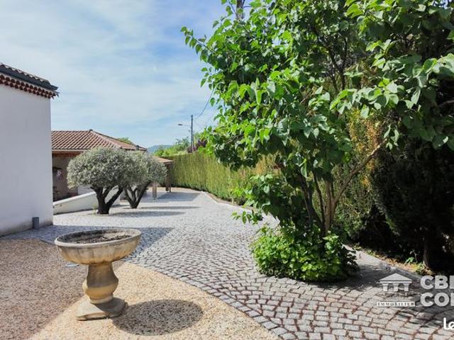Maison 8 pièces 250 m²
