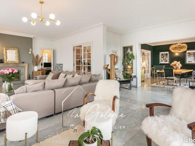 Maison 8 pièces 250 m²
