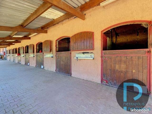 Maison 8 pièces 250 m²