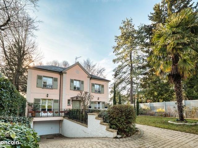 Maison 8 pièces 250 m²