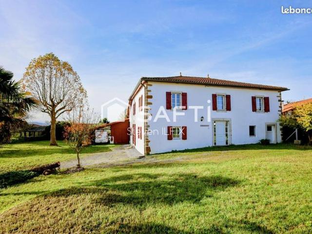 Maison 8 pièces 250 m²