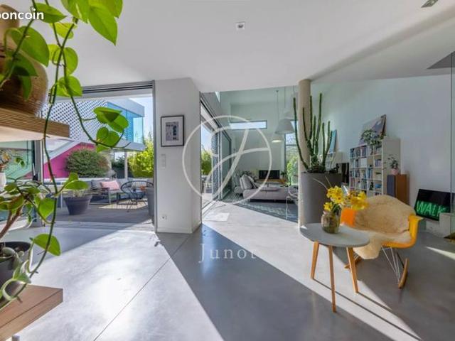 Maison 8 pièces 250 m²