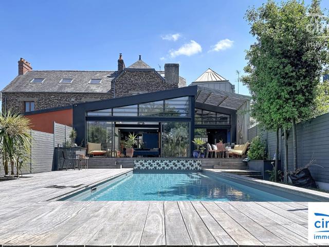 Maison 8 pièces 250 m²