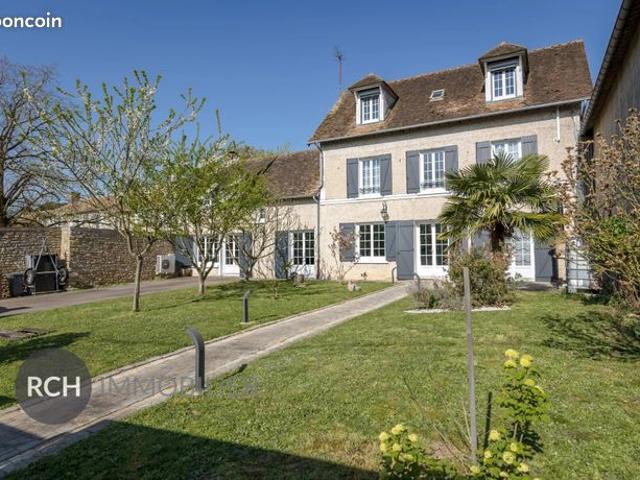 Maison 8 pièces 250 m²
