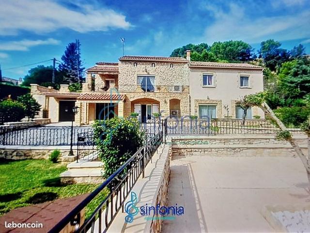 Maison 8 pièces 250 m²