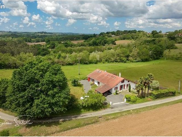 Maison 8 pièces 250 m²