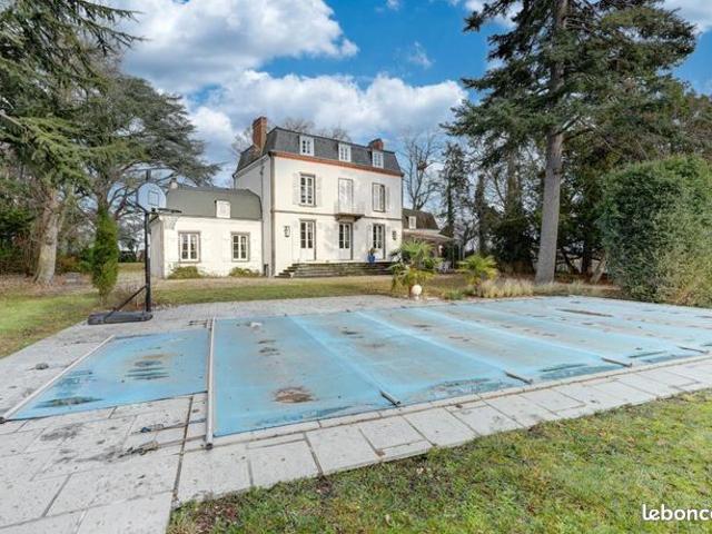 Maison 8 pièces 250 m²