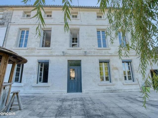 Maison 8 pièces 250 m²