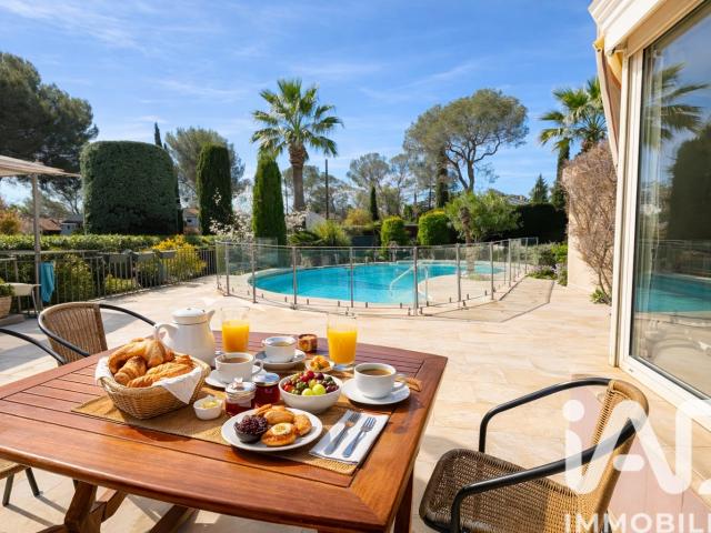 Maison 8 pièces 250 m²