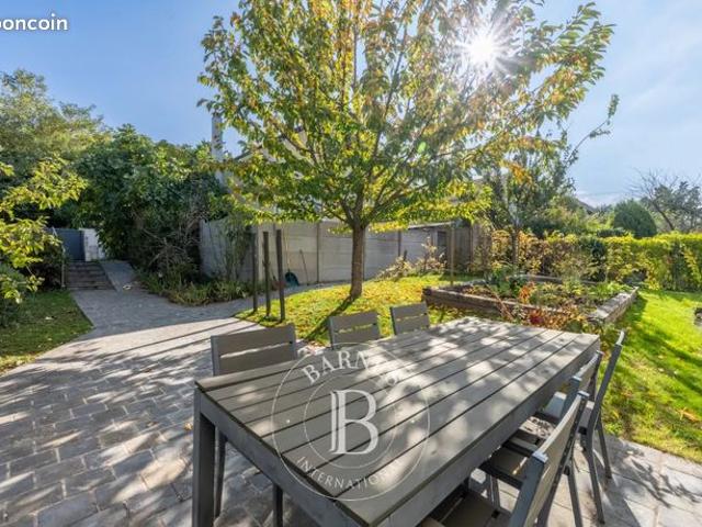 Maison 8 pièces 250 m²