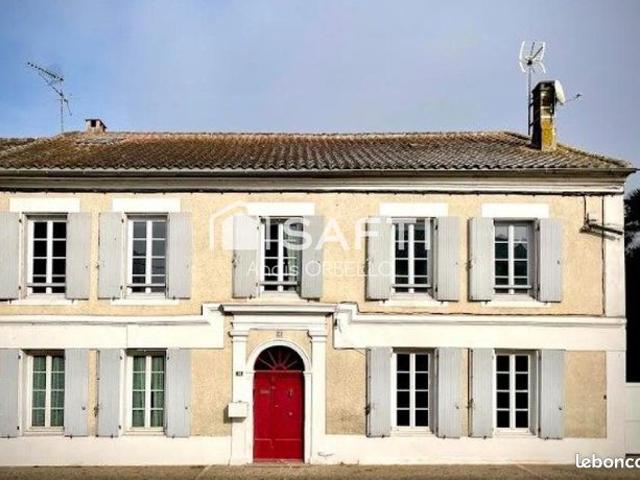 Maison 8 pièces 250 m²