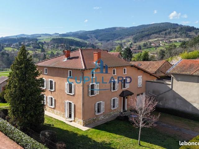 Maison 8 pièces 250 m²