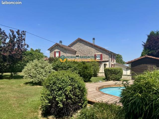 Maison 8 pièces 250 m²