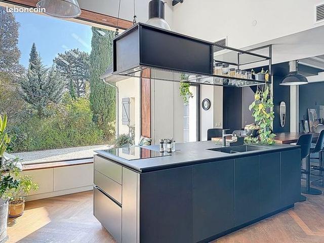 Maison 8 pièces 250 m²
