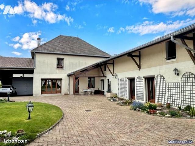 Maison 8 pièces 250 m²