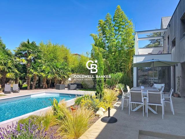 Maison 8 pièces 250 m²