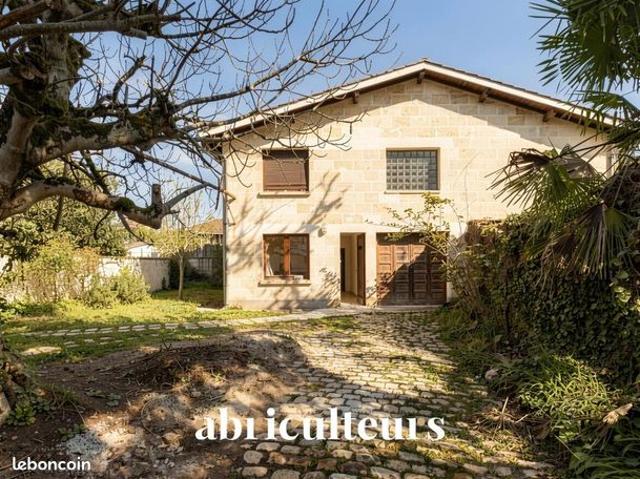 Maison 8 pièces 250 m²
