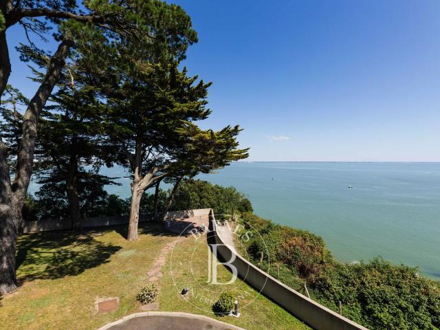 Maison 8 pièces 250 m²