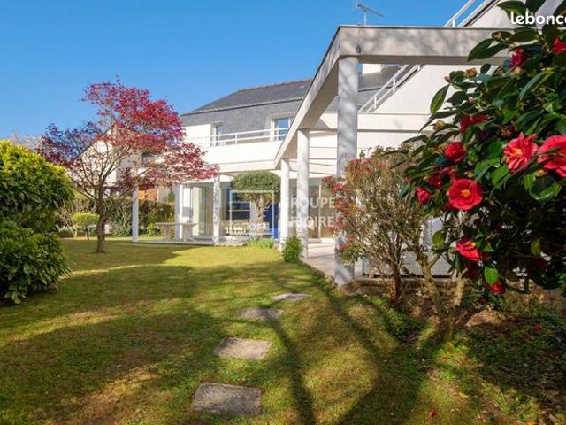 Maison 8 pièces 250 m²