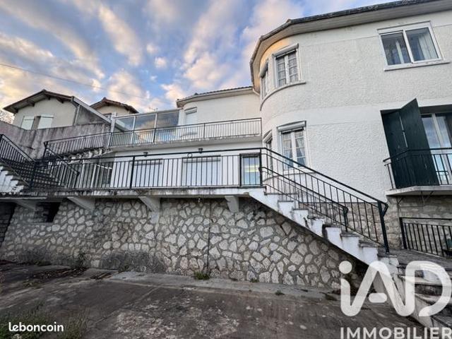 Maison 8 pièces 250 m²