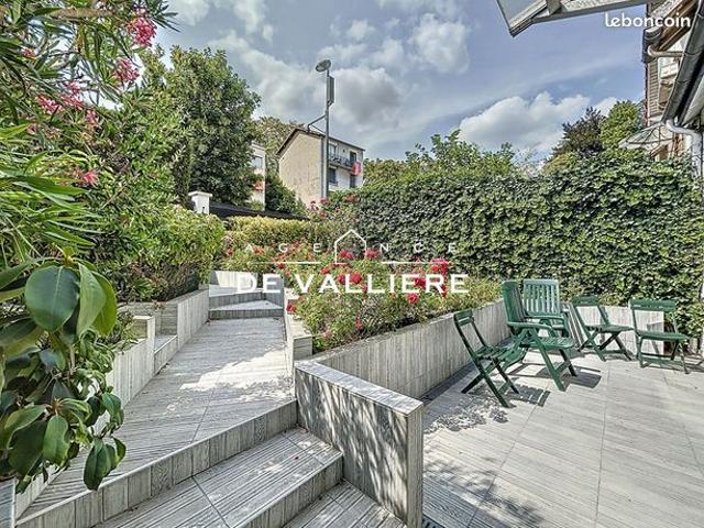 Maison 8 pièces 250 m²