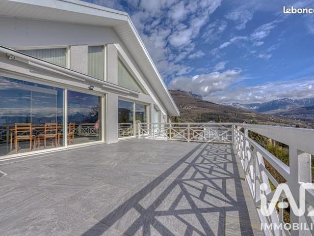 Maison 8 pièces 250 m²