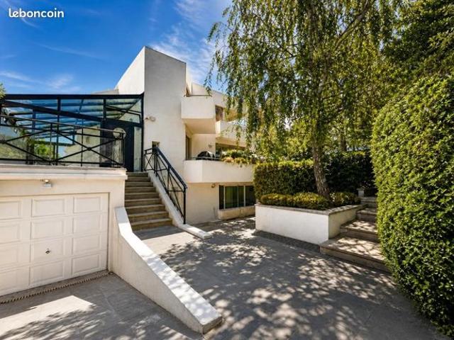 Maison 8 pièces 250 m²