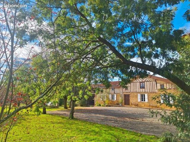 Maison 8 pièces 250 m²