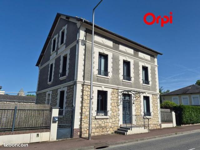 Maison 8 pièces 250 m²