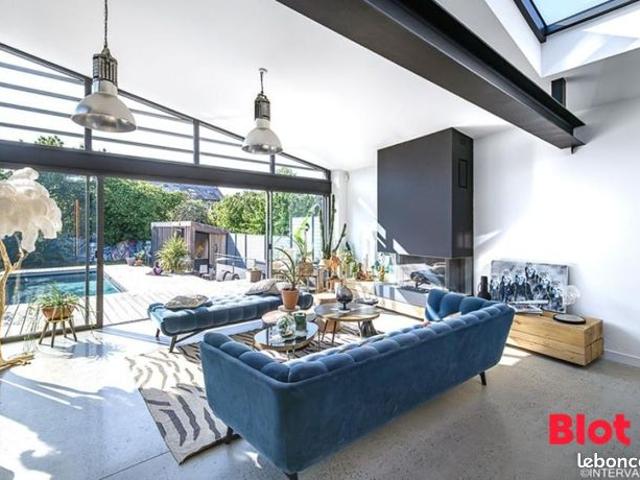 Maison 8 pièces 250 m²