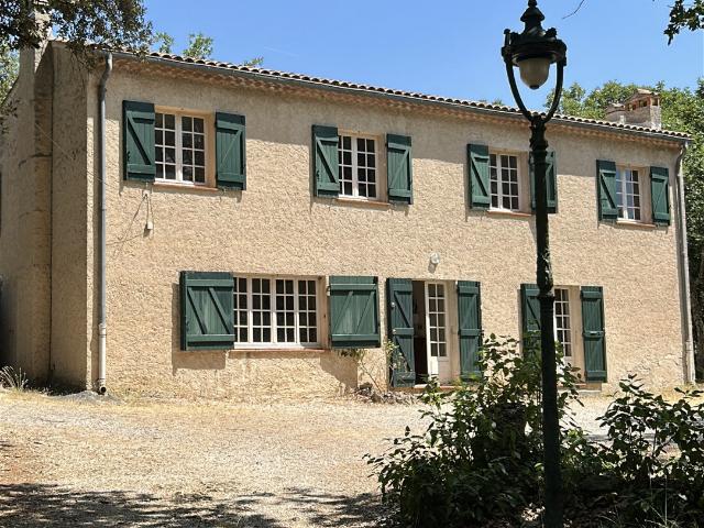 Maison 8 pièces 250 m²