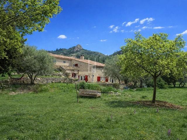 Maison 8 pièces 250 m²