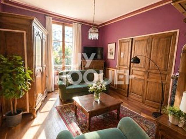 Maison 8 pièces 250 m²