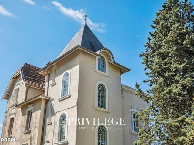 Maison de ville 8 pièces 250 m²