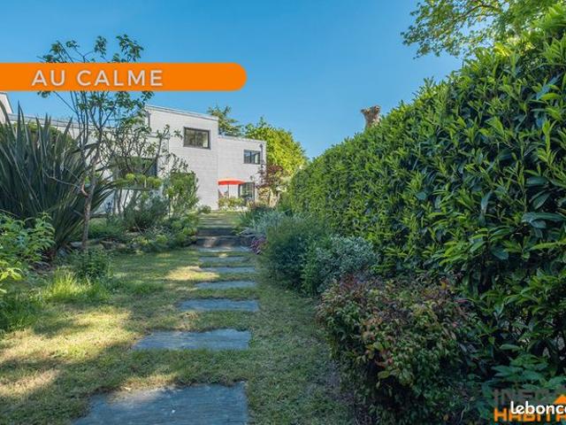 Maison 8 pièces 250 m²
