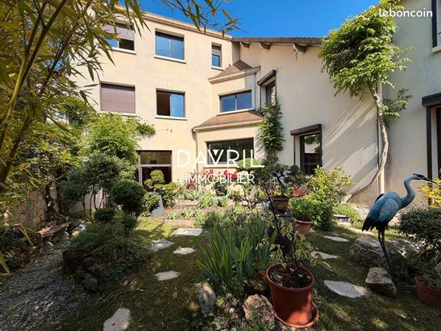 Maison 8 pièces 250 m²