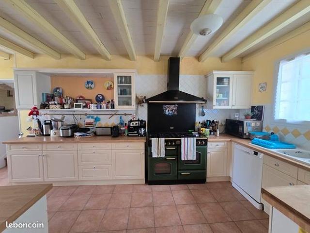 Maison 8 pièces 250 m²
