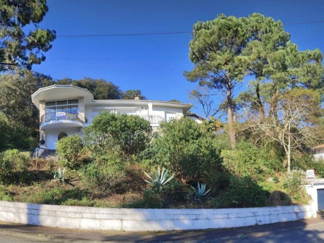 Maison 8 pièces 250 m²